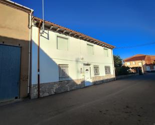 Vista exterior de Casa o xalet en venda en Villares de Órbigo amb Calefacció