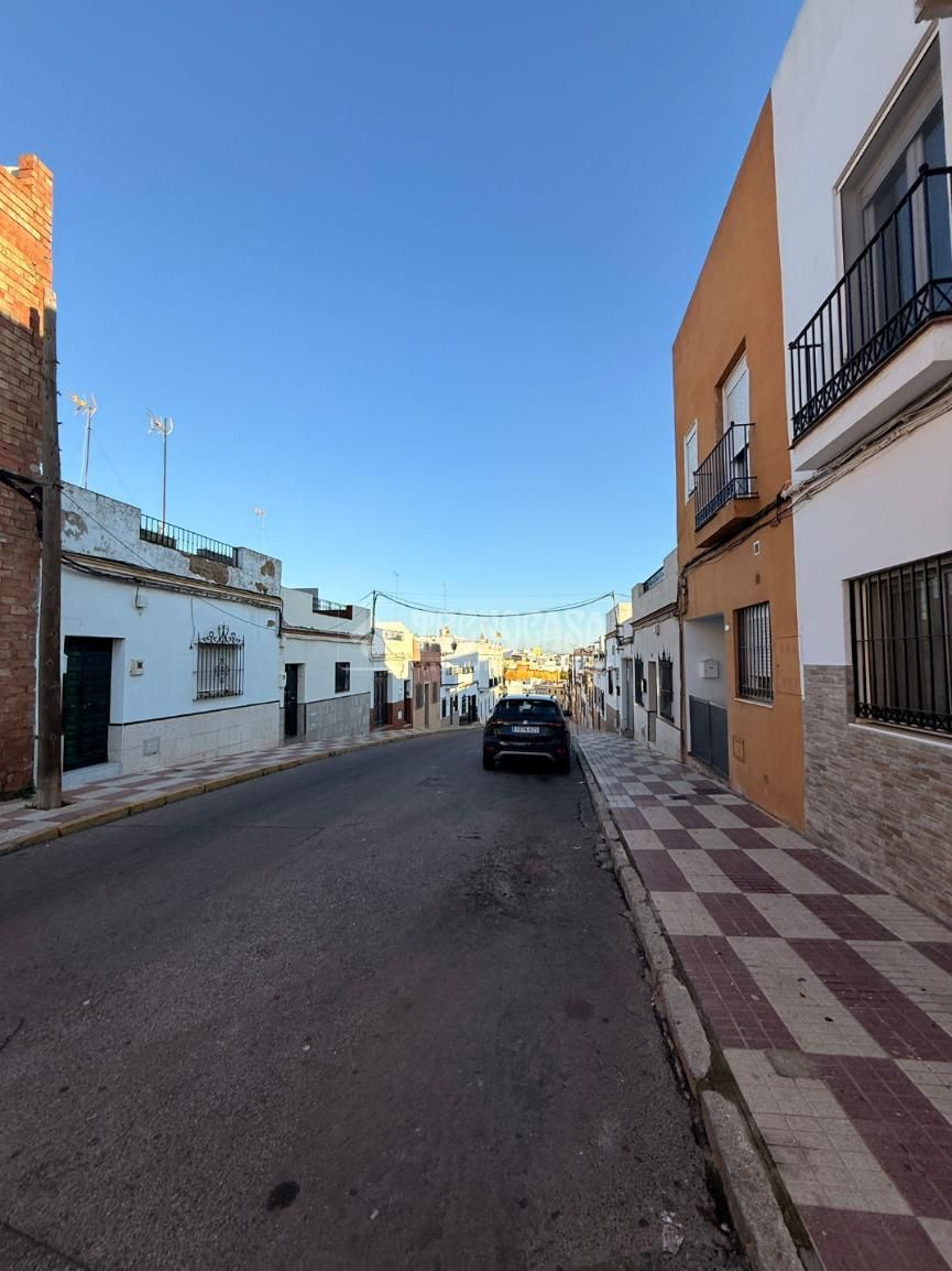 Exterior view of Single-family semi-detached for sale in Alcalá de Guadaira  with Air Conditioner, Terrace and Storage room