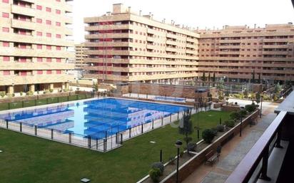 Swimming pool of Flat for sale in Seseña