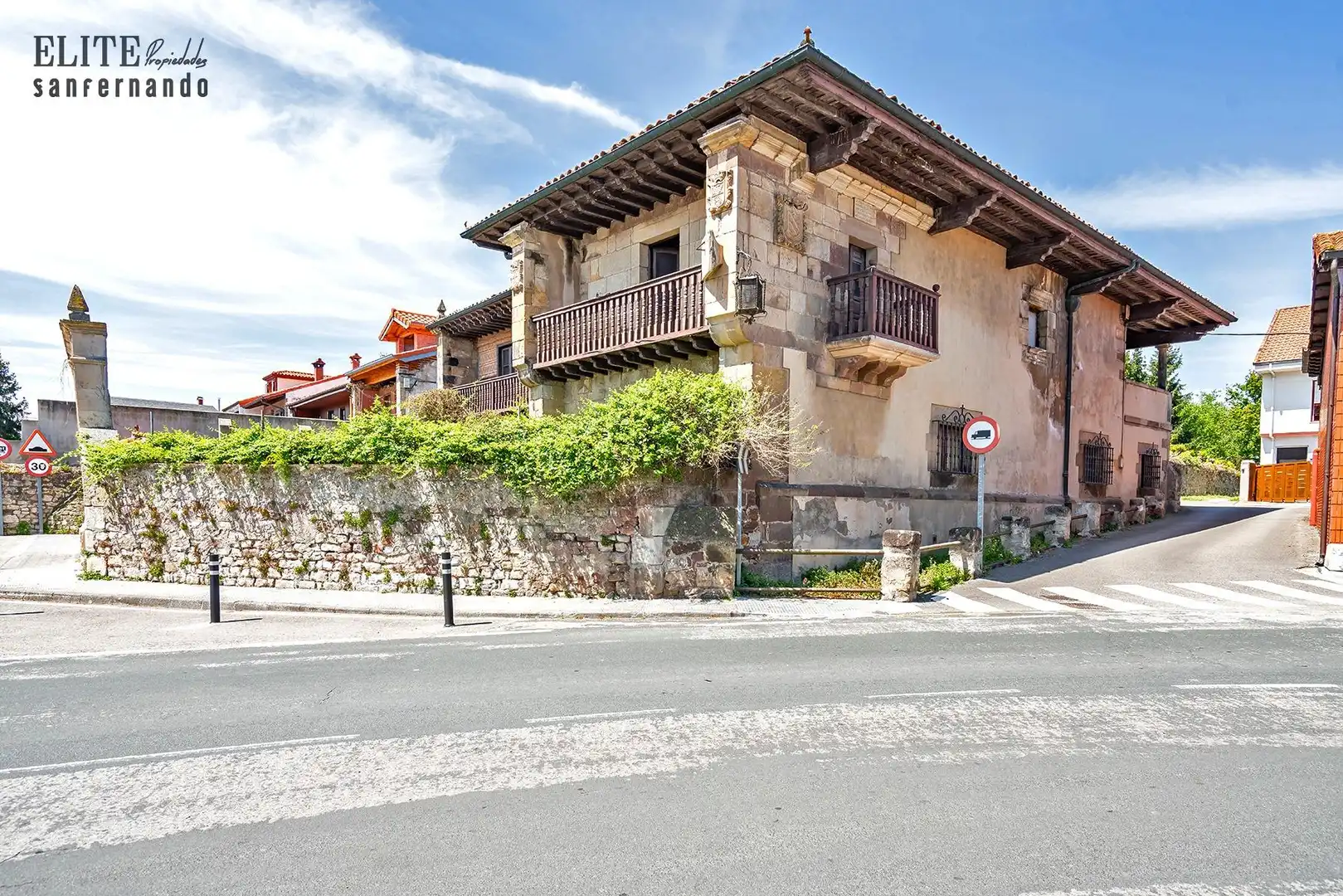 Vista exterior de Casa o xalet en venda en Polanco amb Jardí privat, Terrassa i Balcó