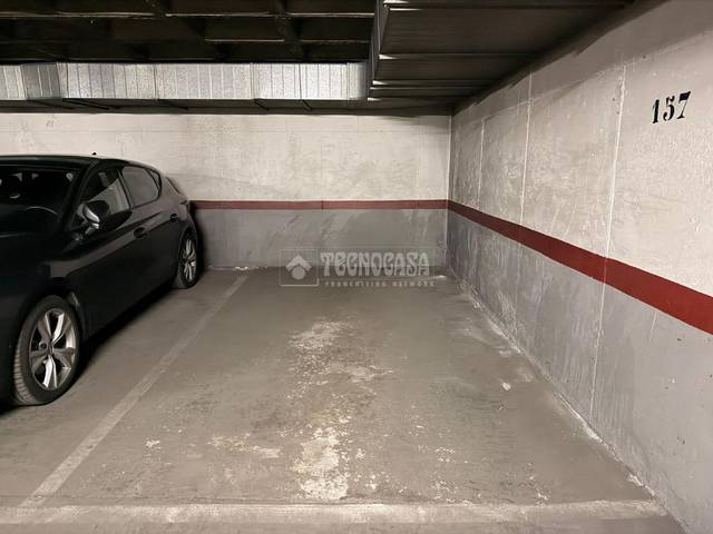 Garaje en Venta en Descubridores - Escritores