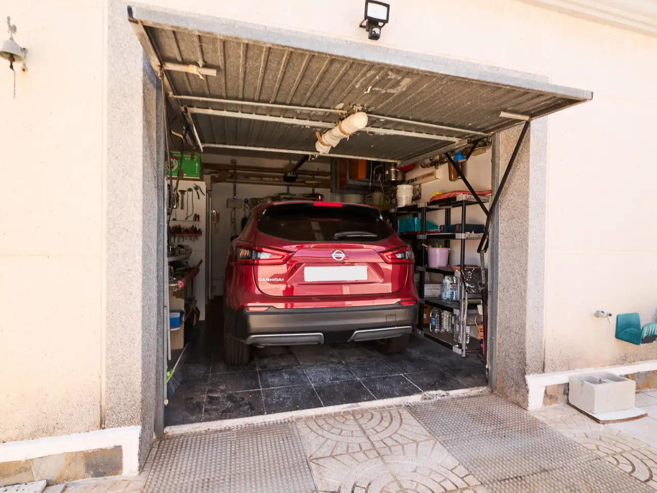 Aparcament de Casa o xalet en venda en Torrevieja amb Aire condicionat, Calefacció i Jardí privat