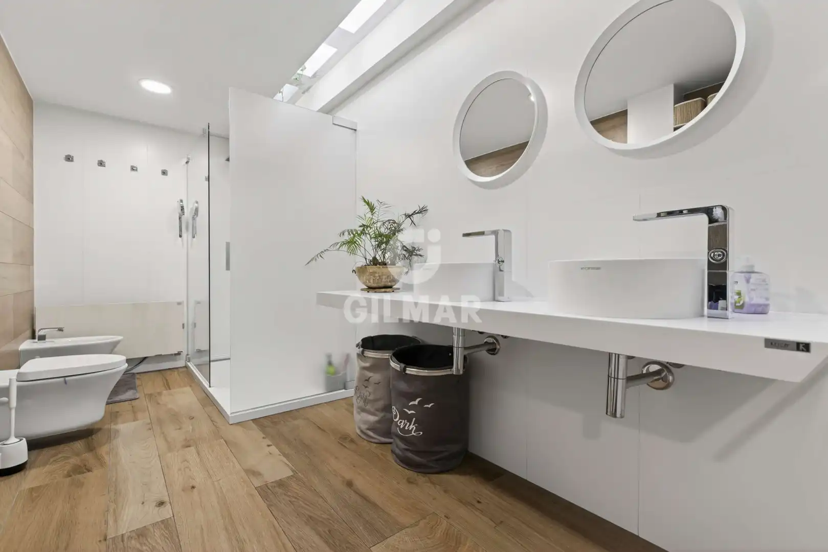 Bathroom of Detached homes for sale in Sevilla  with Heating and Swimming Pool