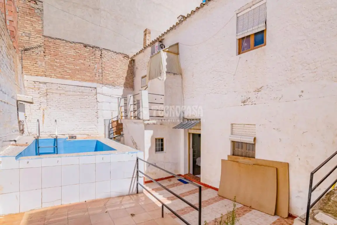 Vista exterior de Casa adosada en venta en Loja con Aire acondicionado, Calefacción y Jardín privado