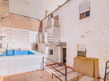 Maison jumelée avec balcon à vendre à Loja