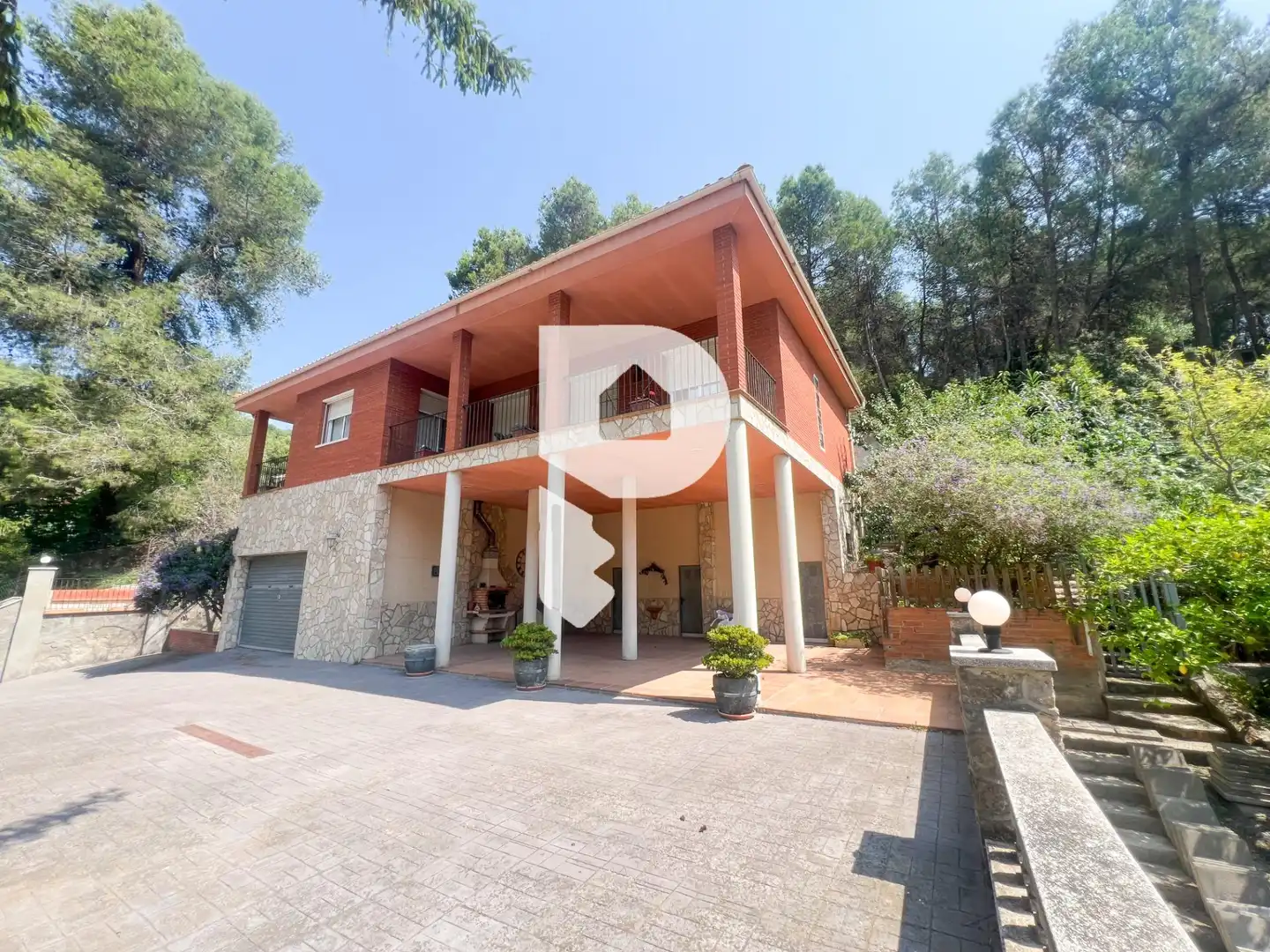 Vista exterior de Casa o xalet en venda en Vallirana amb Aire condicionat, Calefacció i Jardí privat