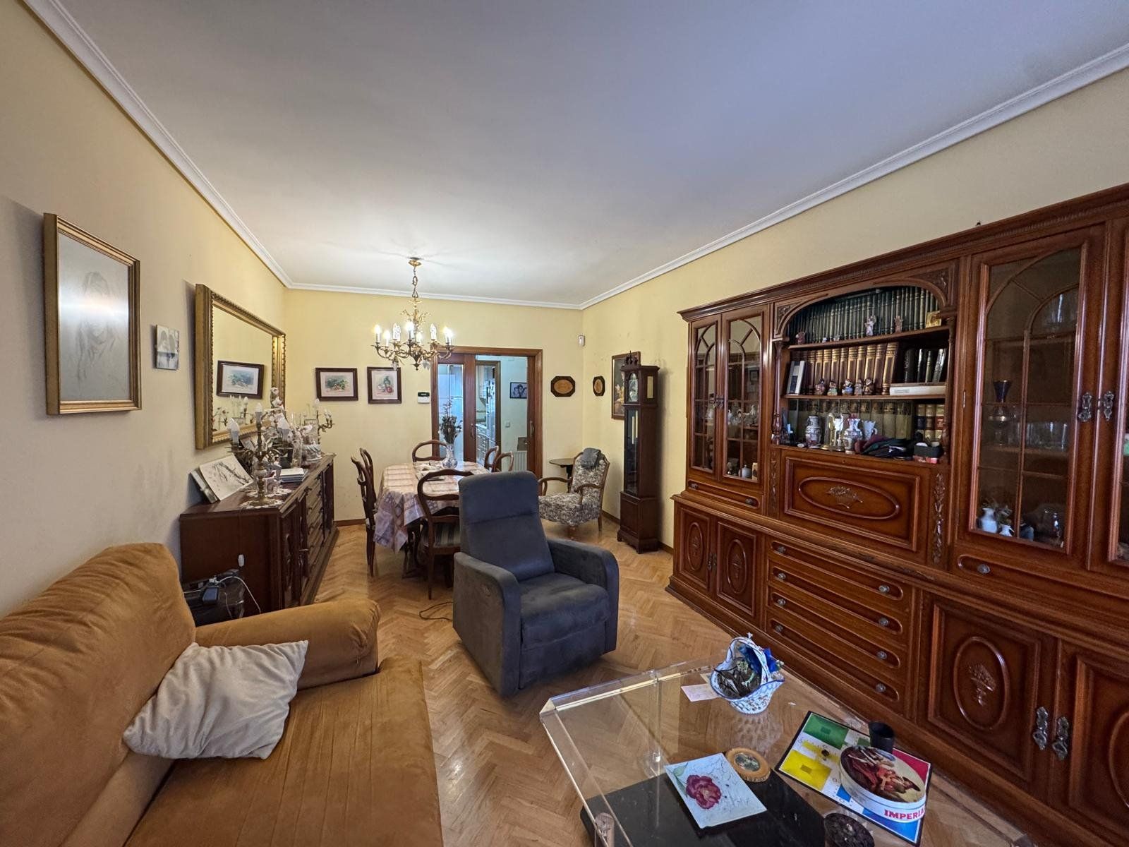 Living room of Flat for sale in  Madrid Capital  with Air Conditioner, Heating and Parquet flooring