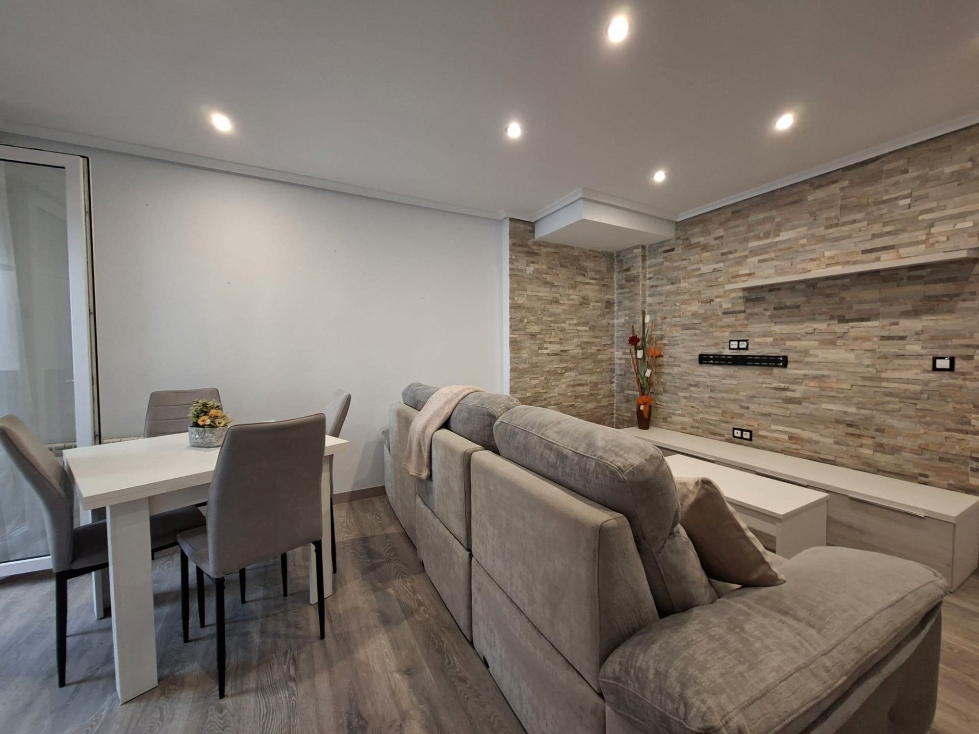 Sala d'estar de Dúplex en venda en Piélagos amb Calefacció, Terrassa i Traster