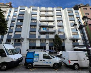 Vista exterior de Pis en venda en Oviedo  amb Calefacció i Traster