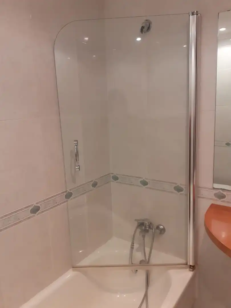 Badezimmer von Wohnungen zur Miete in Vigo  mit Heizung, Parkett und Abstellraum