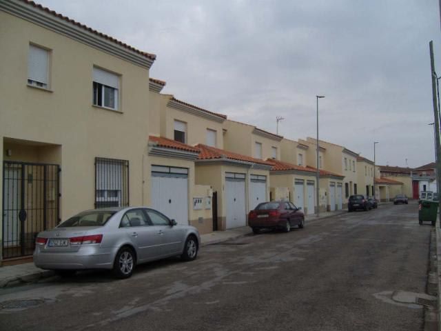 Vista exterior de Casa adosada en venda en Tomelloso