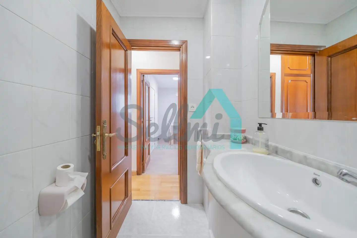 Bathroom of Flat for rent in Oviedo   with Heating, Parquet flooring and Terrace