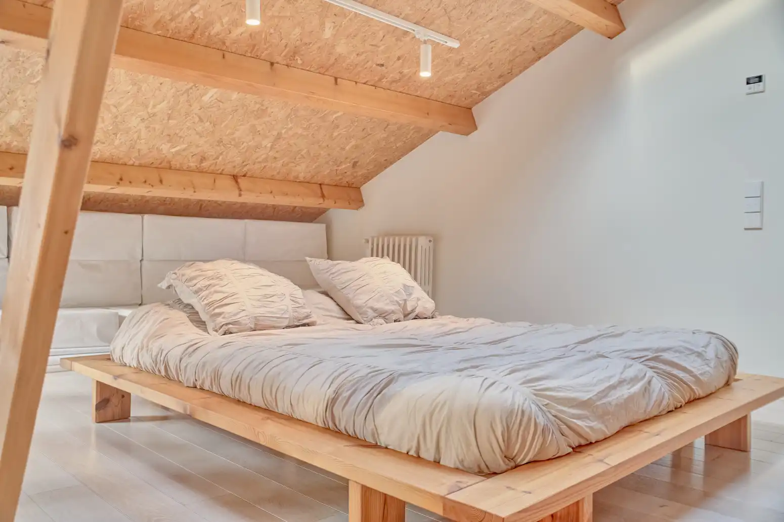 Habitación de Casa adosada en venta en  Pamplona / Iruña con Calefacción, Jardín privado y Parquet