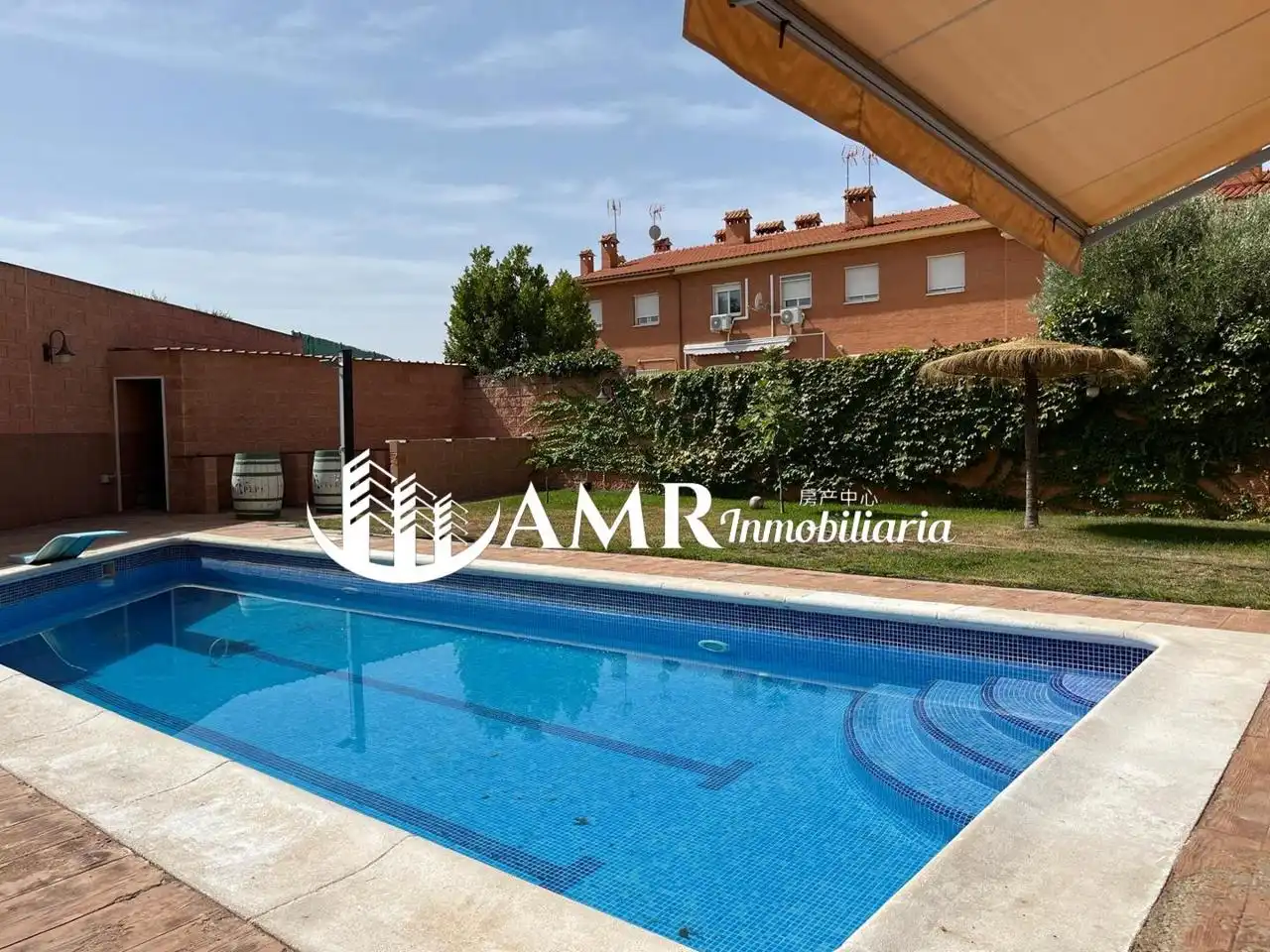 Piscina de Casa adosada en venta en Seseña con Aire acondicionado, Calefacción y Jardín privado