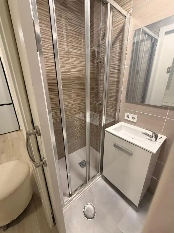 Badezimmer von Erdgeschoss zur Miete in Madrid
