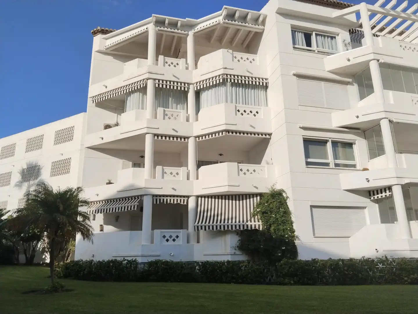 Vista exterior de Apartament en venda en Nueva Andalucía
