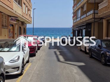 Ground floor with balcony for sale in Guardamar Playa