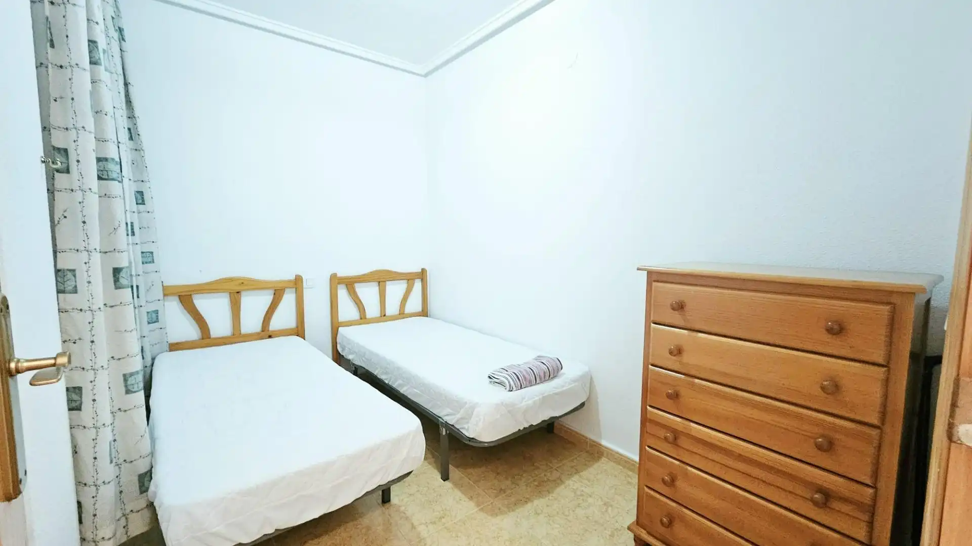 Habitación de Piso en venta en Torrevieja con Aire acondicionado, Calefacción y Terraza