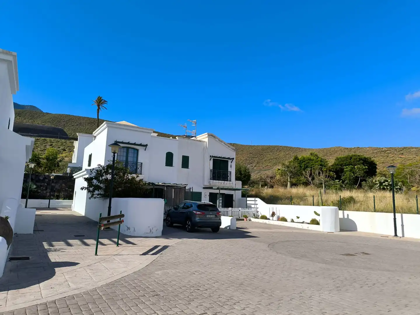 Vista exterior de Casa o xalet en venda en Agaete amb Jardí privat, Terrassa i Moblat