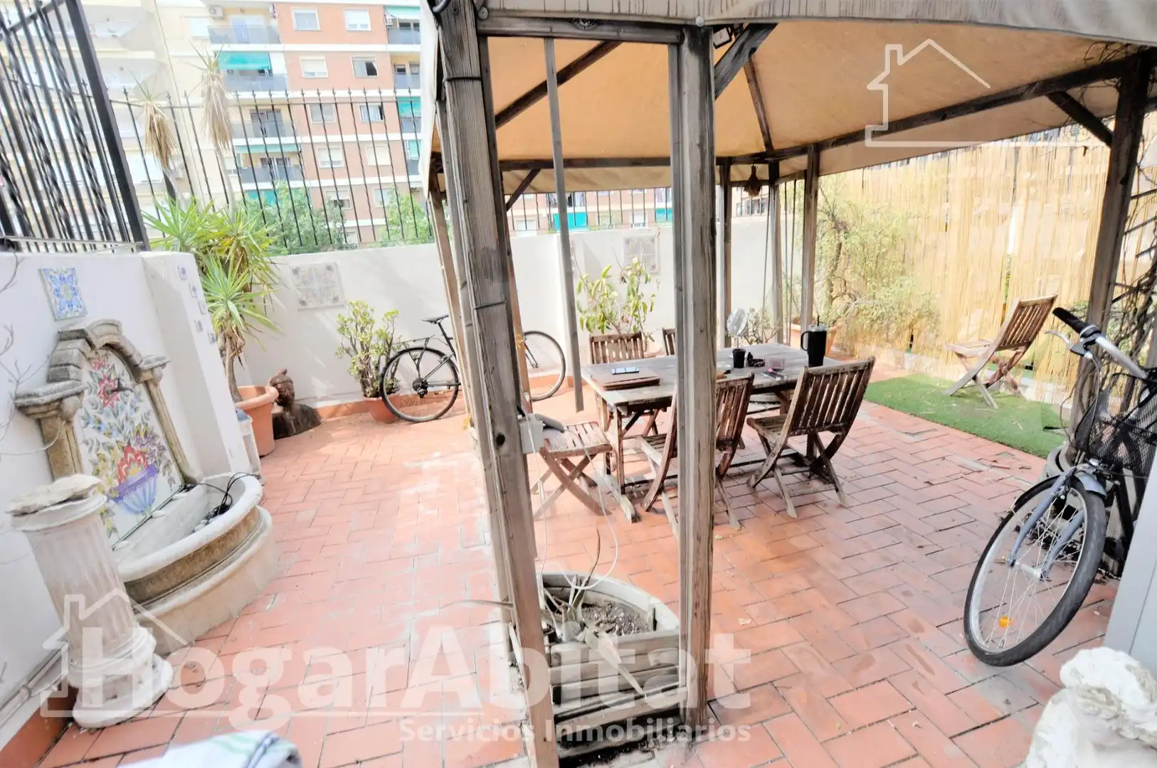 Jardín de Piso en venta en Valencia con Aire acondicionado, Terraza y Amueblado