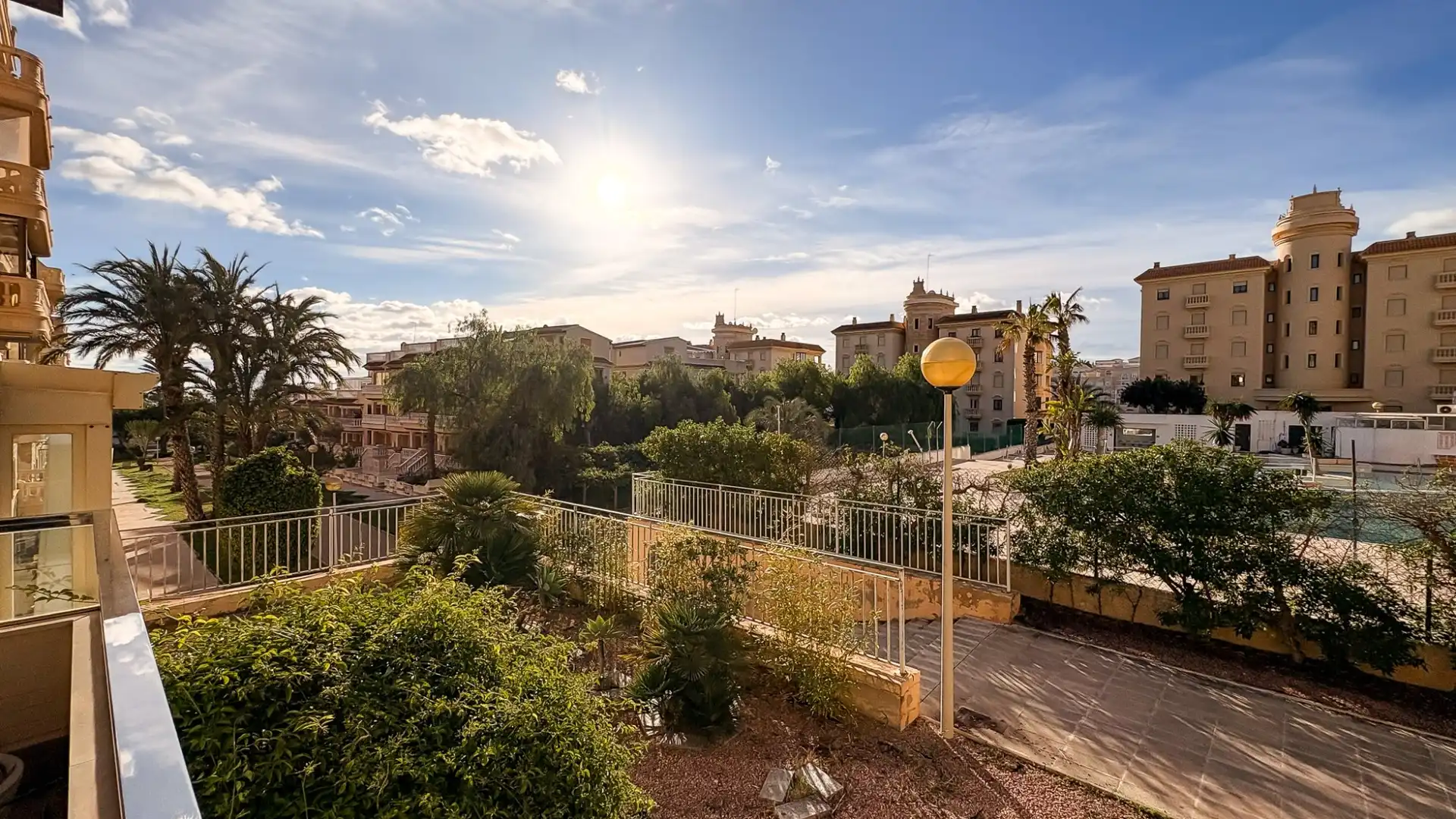 Vista exterior de Casa o chalet en venta en Guardamar del Segura con Aire acondicionado, Jardín privado y Terraza