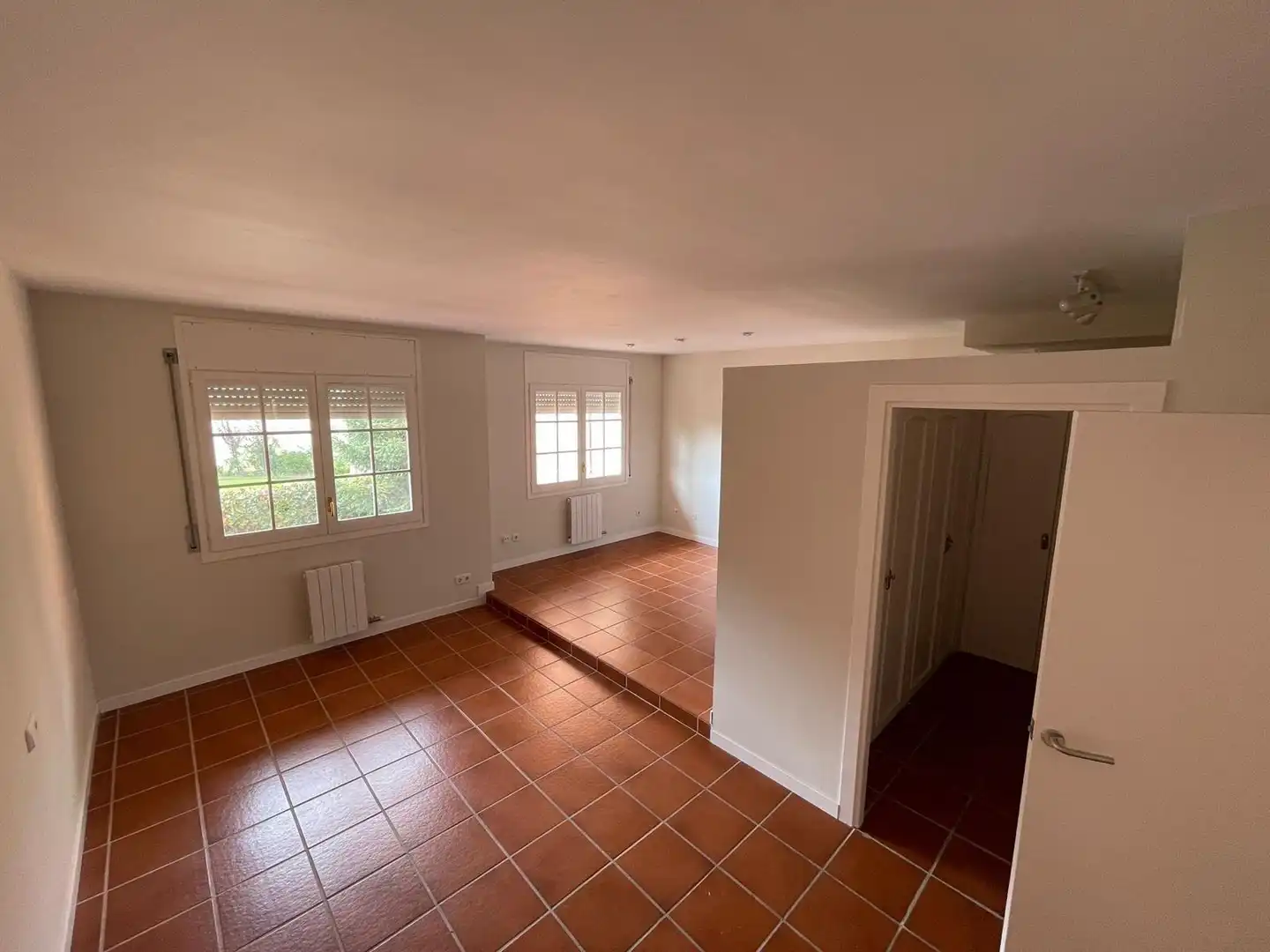 Einfamilien-Reihenhaus zur Miete in Sant Andreu de Llavaneres mit Klimaanlage, Privatgarten und Balkon