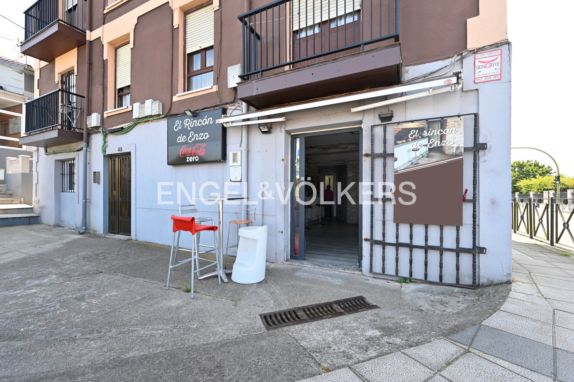 Premises for sale in Santander  with Terrace and Furnished