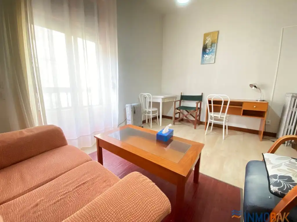 Sala d'estar de Pis en venda en Salamanca amb Calefacció, Moblat i Rentadora
