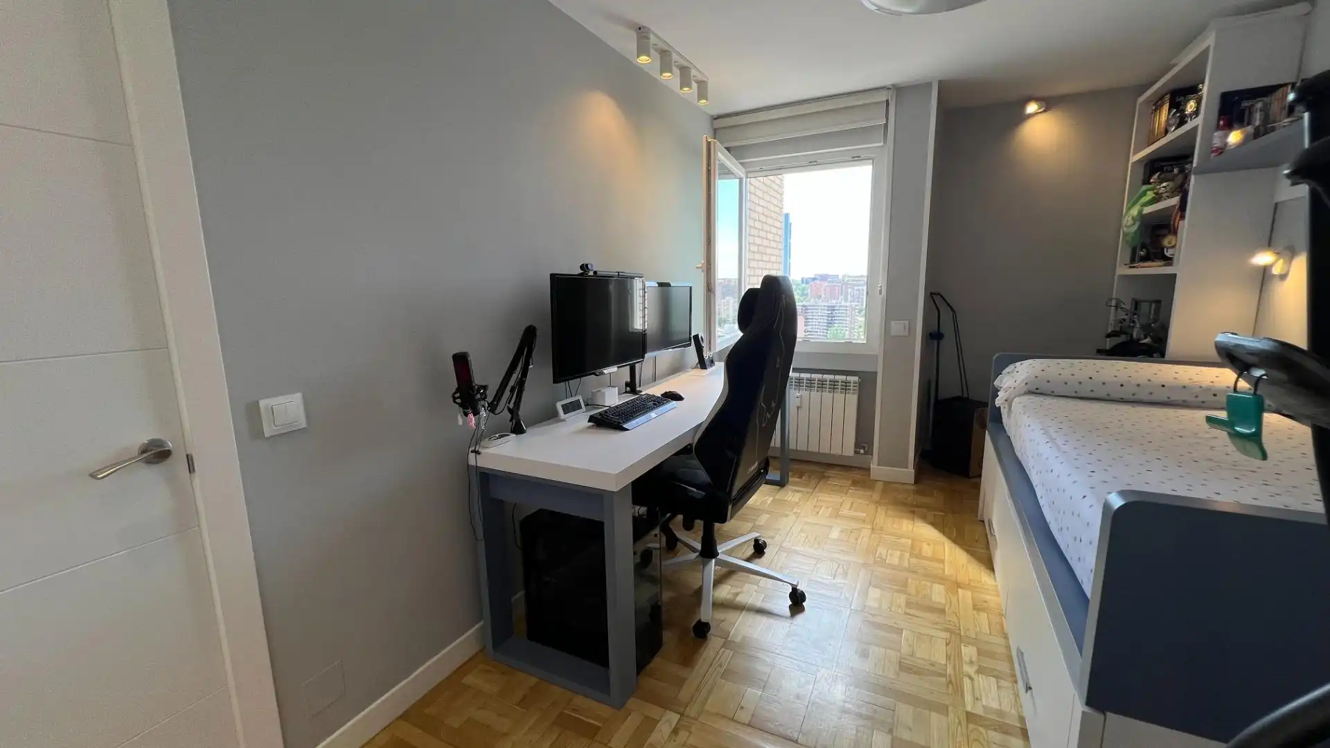 Bedroom of Flat for sale in Madrid  with Air Conditioner, Heating and Parquet flooring