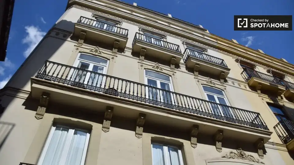 Piso con terraza en alquiler en Ciutat Vella, imagen 4