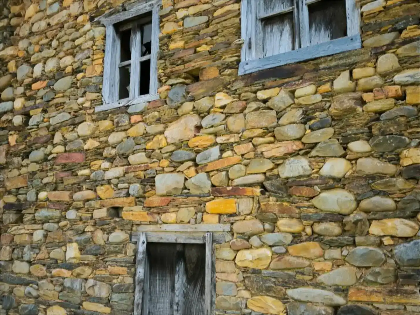 Vista exterior de Casa adosada en venda en Cacabelos