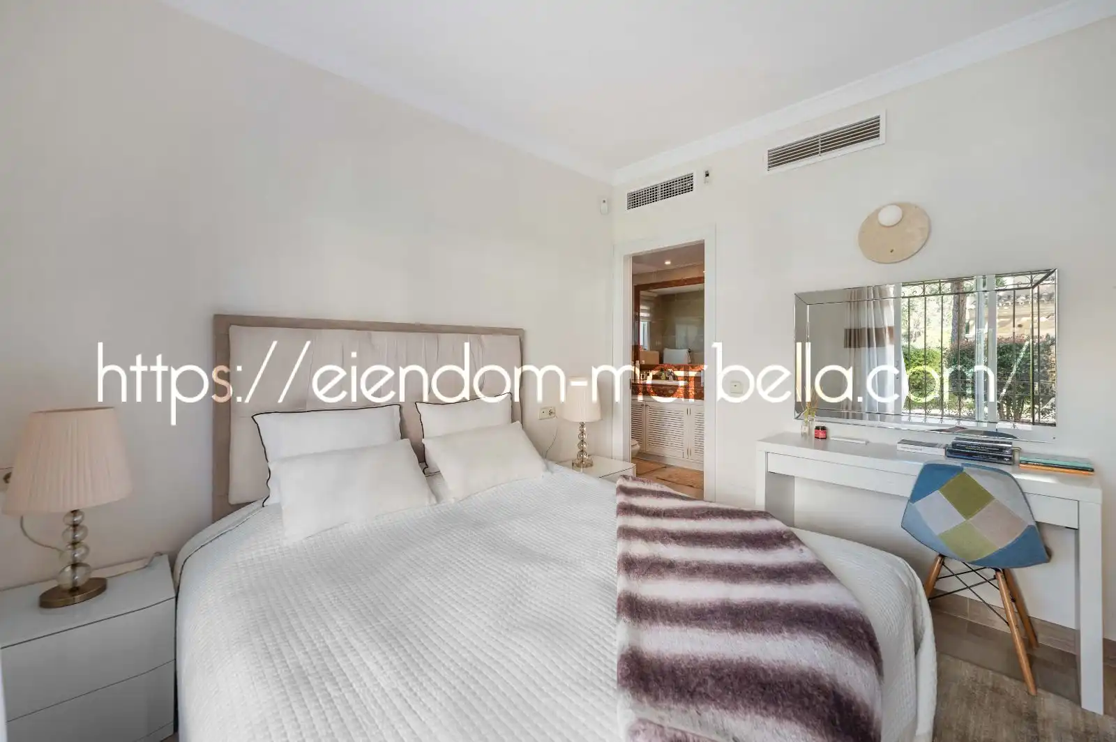 Habitación de Apartamento en venta en Marbella con Aire acondicionado, Terraza y Amueblado