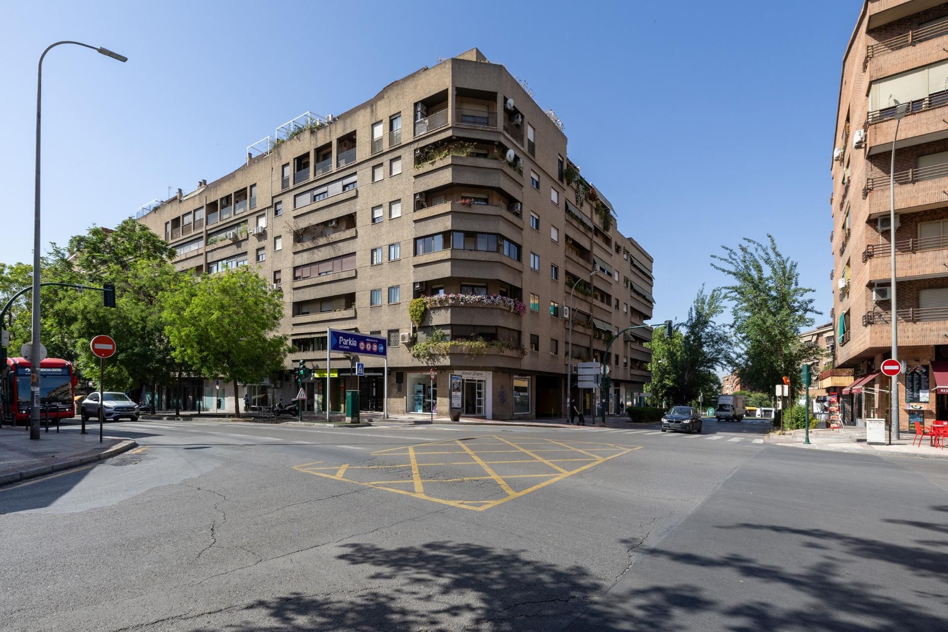 Vista exterior de Pis en venda en  Granada Capital amb Aire condicionat, Calefacció i Terrassa