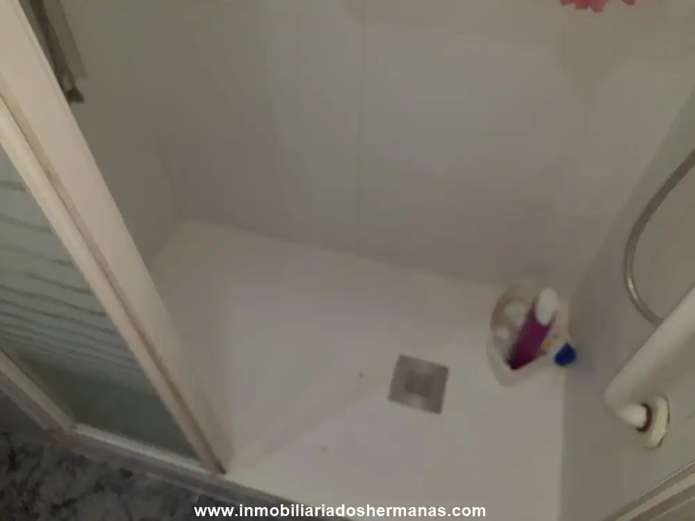 Bany de Pis en venda en El Prat de Llobregat amb Aire condicionat i Balcó