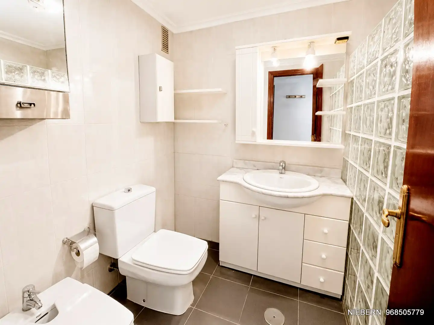Baño de Piso en venta en Cartagena con Aire acondicionado y Amueblado