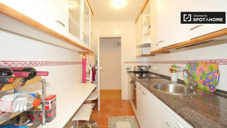 Cocina de Piso para compartir en Barcelona con Aire acondicionado, Calefacción y Amueblado