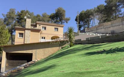 Vista exterior de Casa o xalet en venda en Vallirana amb Calefacció, Jardí privat i Terrassa