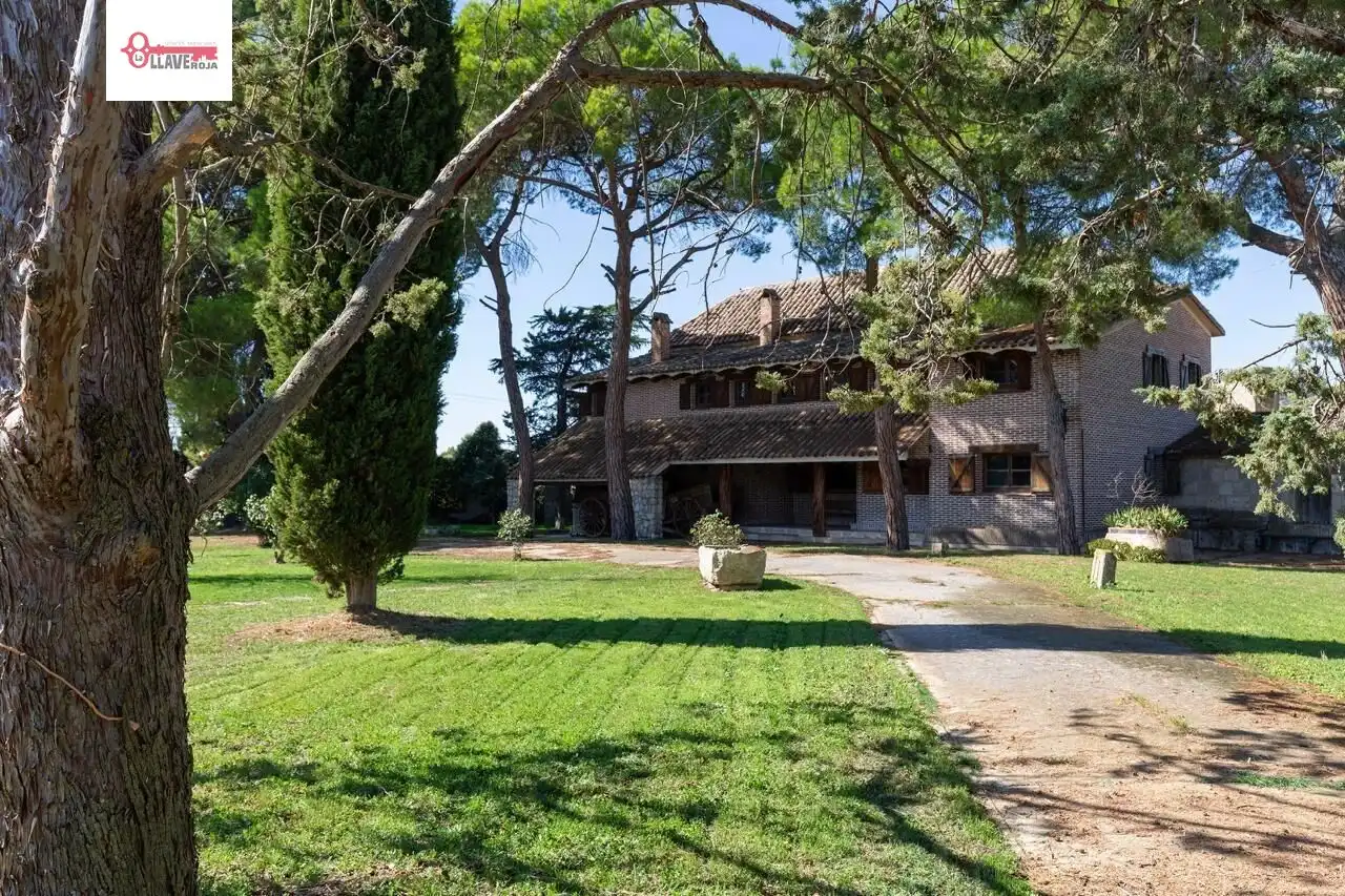Exterior view of Country homes for sale in Quintana del Puente  with Storage room, Swimming Pool and Furnished