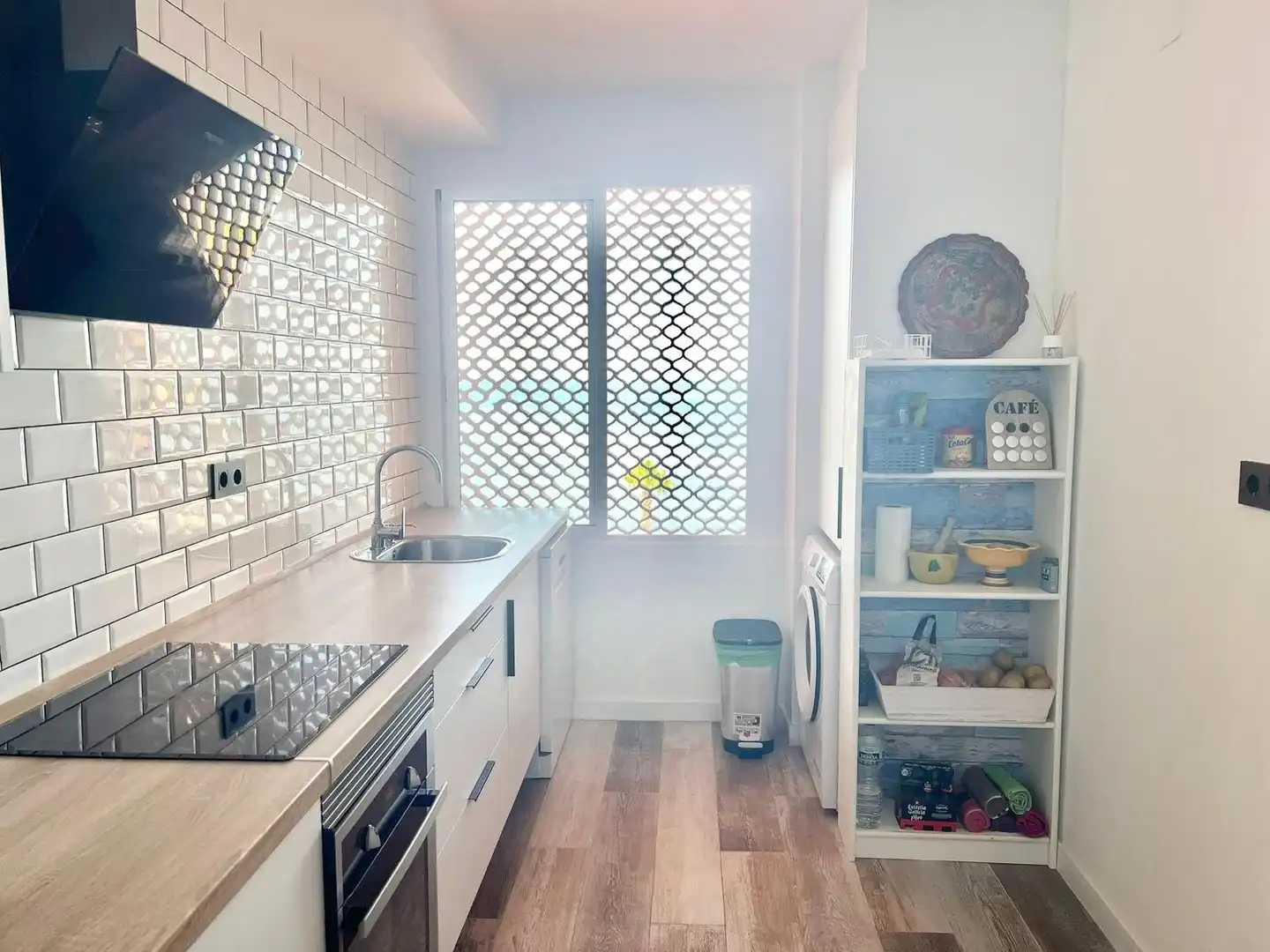 Cuina de Apartament de lloguer en La Manga del Mar Menor amb Calefacció, Terrassa i Moblat