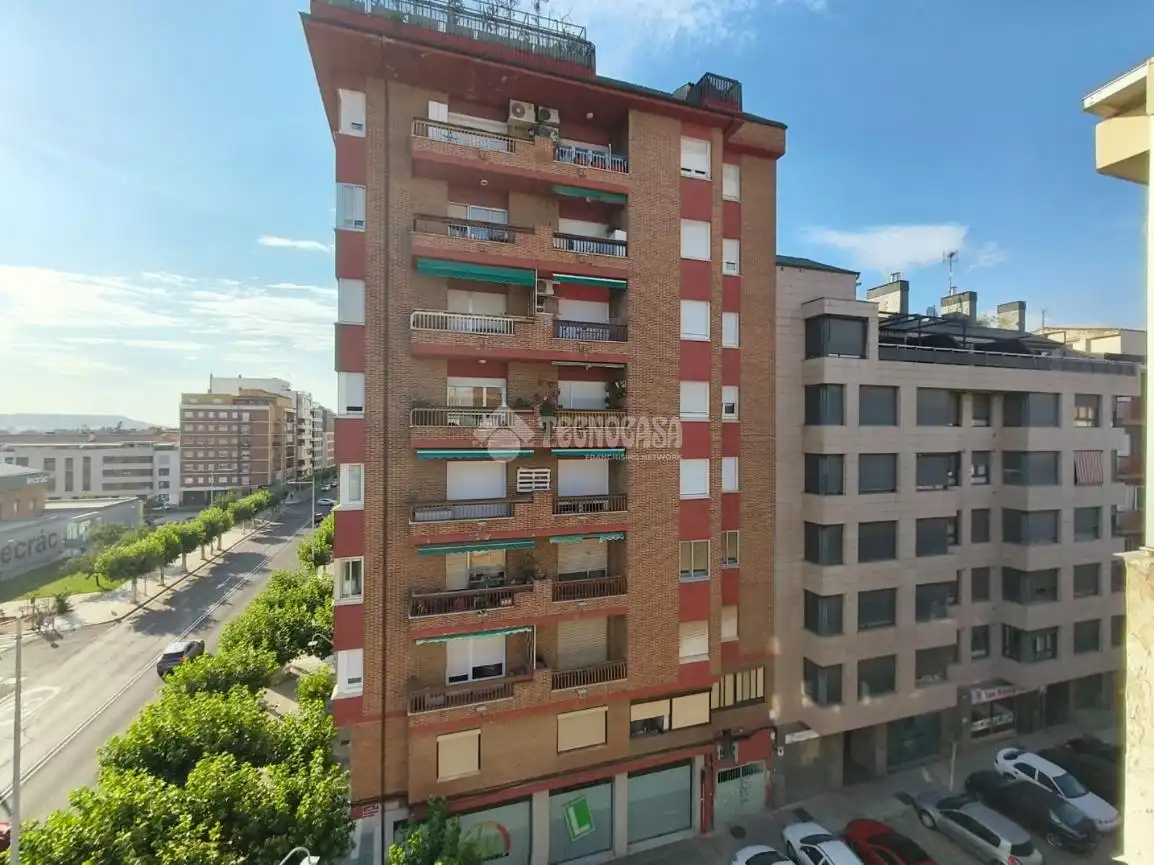 Vista exterior de Piso en venta en Palencia con Trastero y Balcón