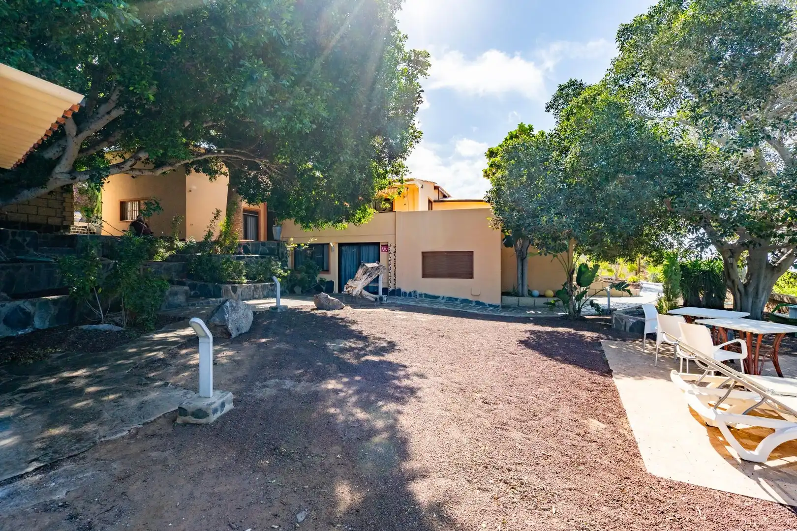 Vista exterior de Casa o xalet en venda en Guía de Isora amb Aire condicionat, Jardí privat i Terrassa