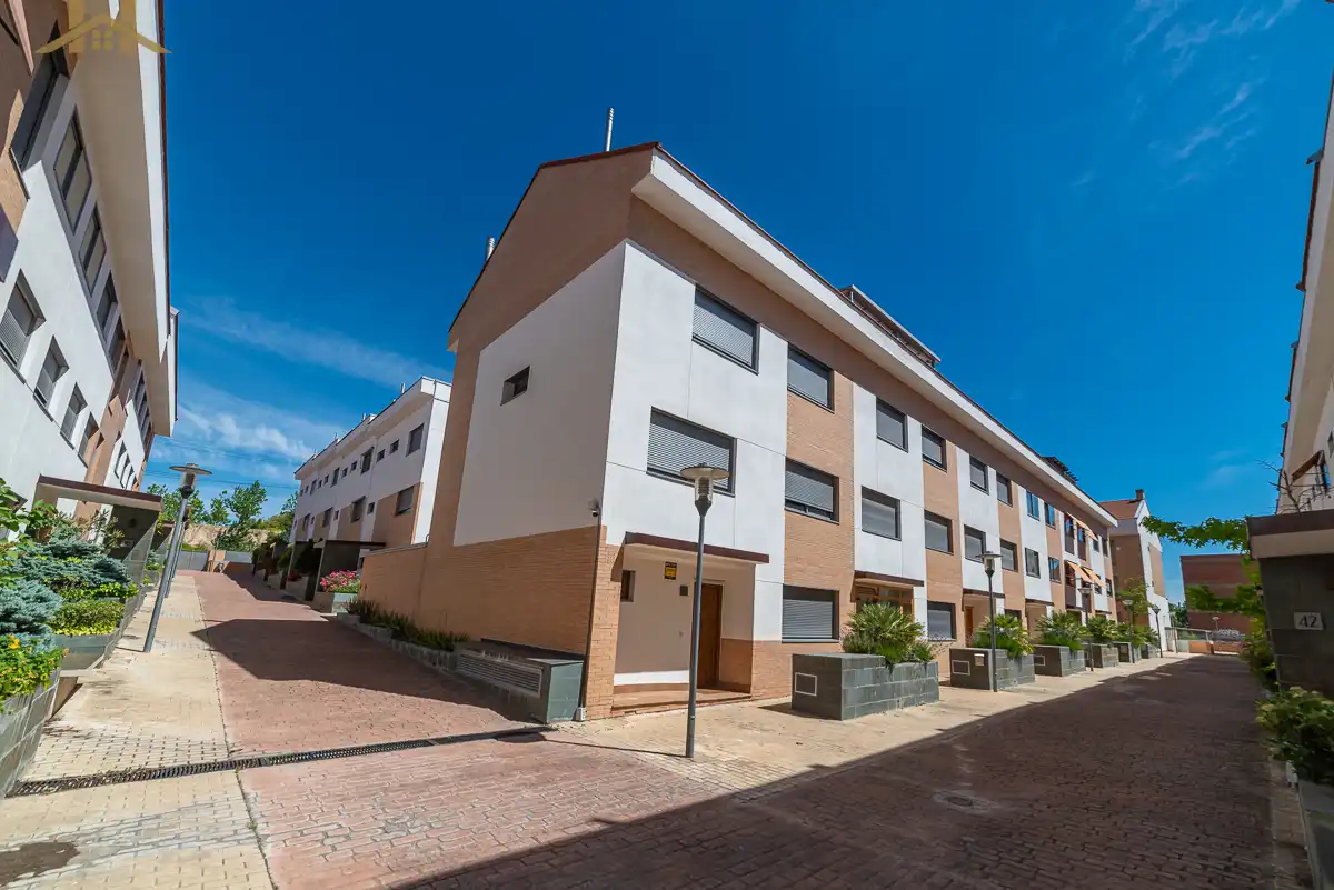 Vista exterior de Pis en venda en Arroyomolinos (Madrid) amb Aire condicionat, Calefacció i Terrassa