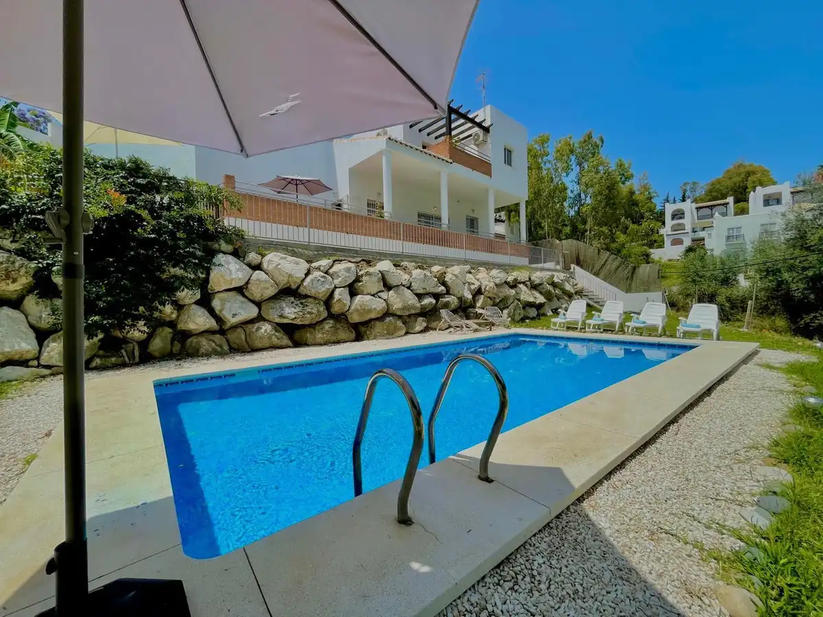 Piscina de Casa o xalet en venda en Benalmádena amb Aire condicionat, Jardí privat i Terrassa