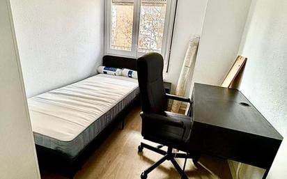 Dormitori de Apartament per a compartir en  Barcelona Capital amb Moblat, Forn i Rentadora