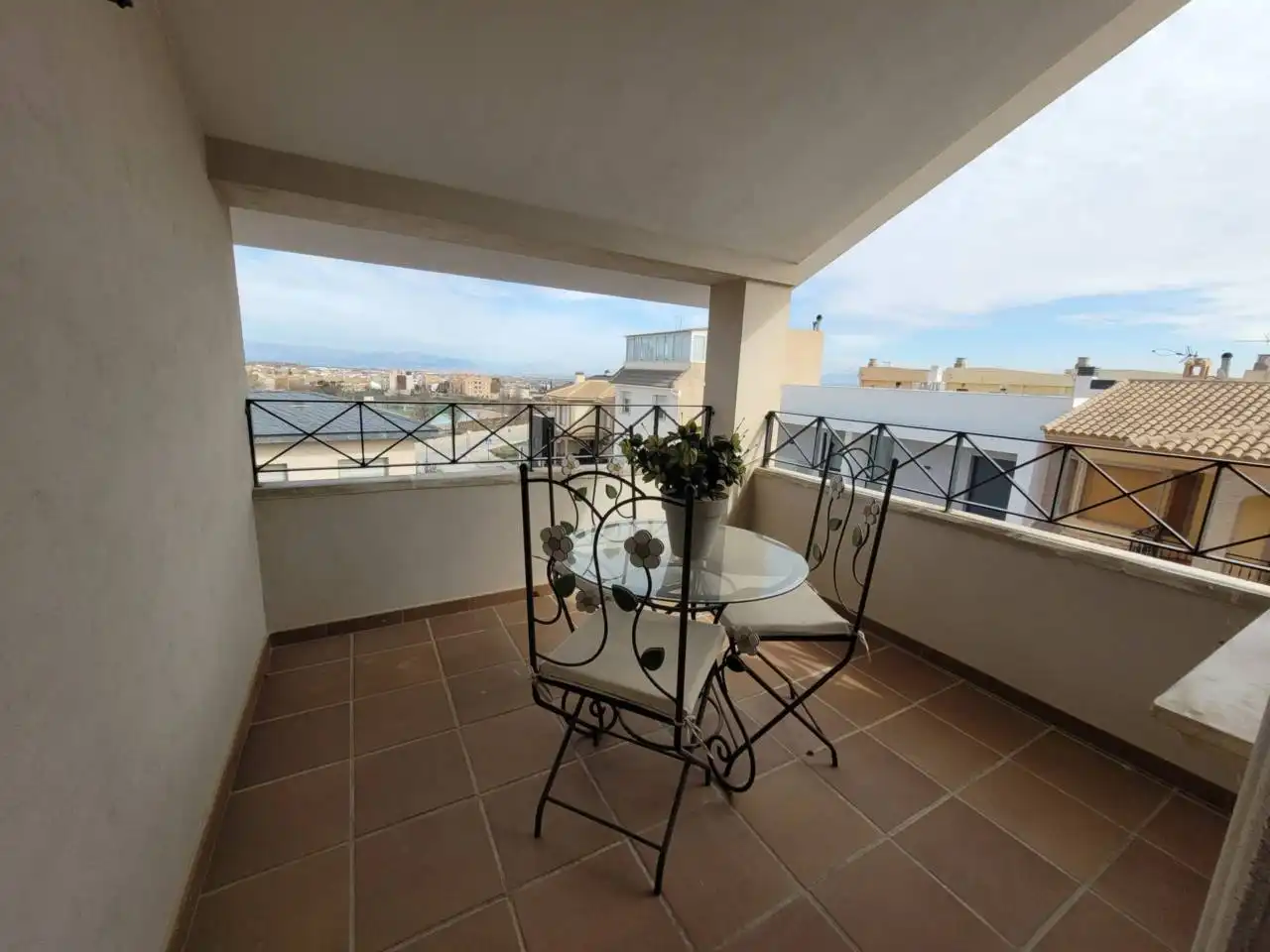 Terrassa de Casa o xalet en venda en Baza amb Jardí privat, Terrassa i Piscina