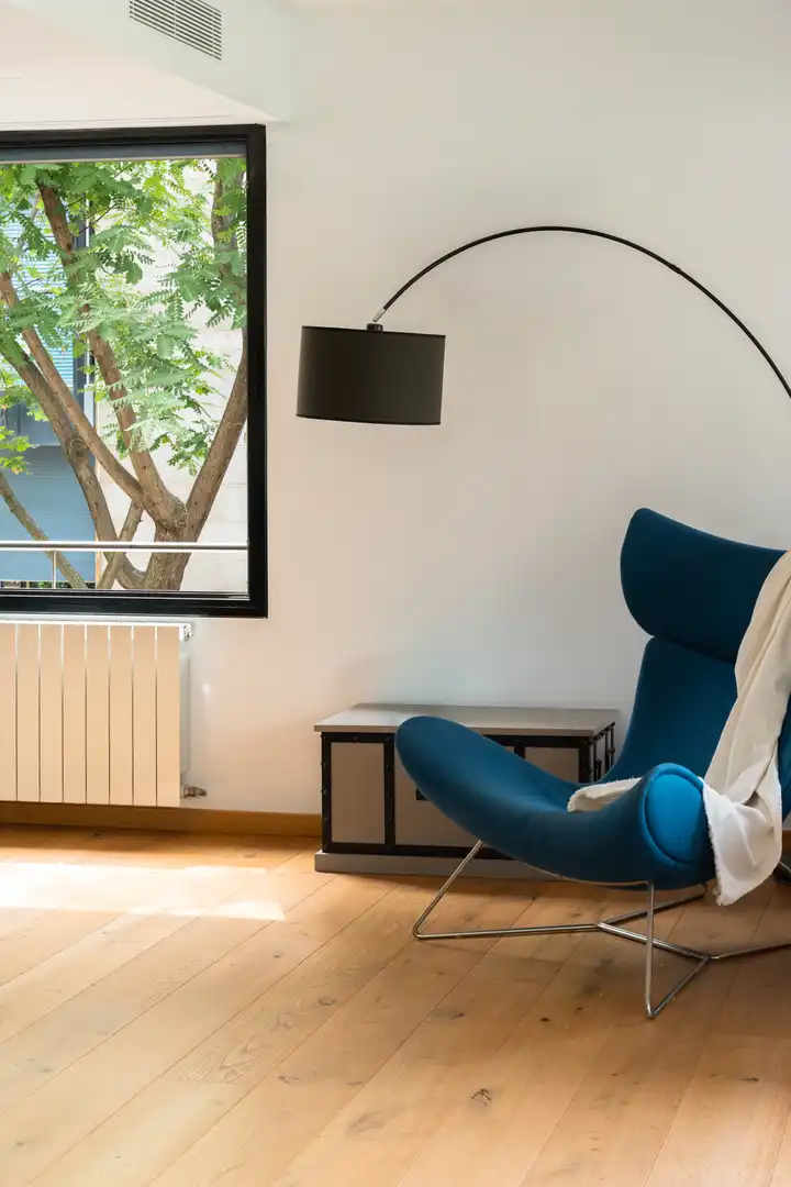 Sala d'estar de Casa o xalet en venda en Barcelona amb Terrassa, Piscina i Balcó