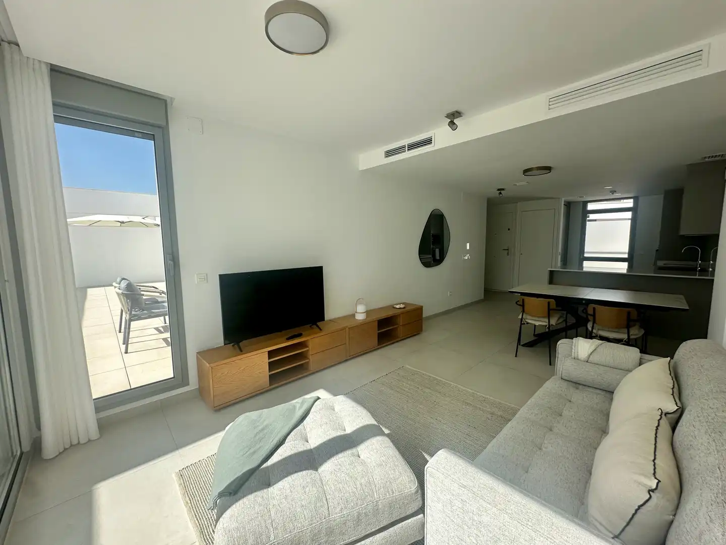 Sala d'estar de Àtic de lloguer en Marbella amb Aire condicionat, Terrassa i Traster