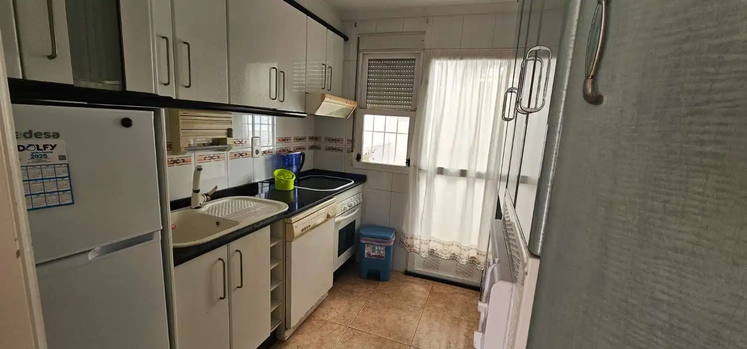 Küche von Einfamilien-Reihenhaus zum Verkauf in Torrevieja mit Terrasse, Möbliert und Alarm