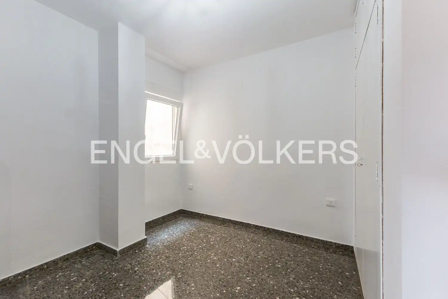 Piso de alquiler en Valencia con Calefacción y Balcón