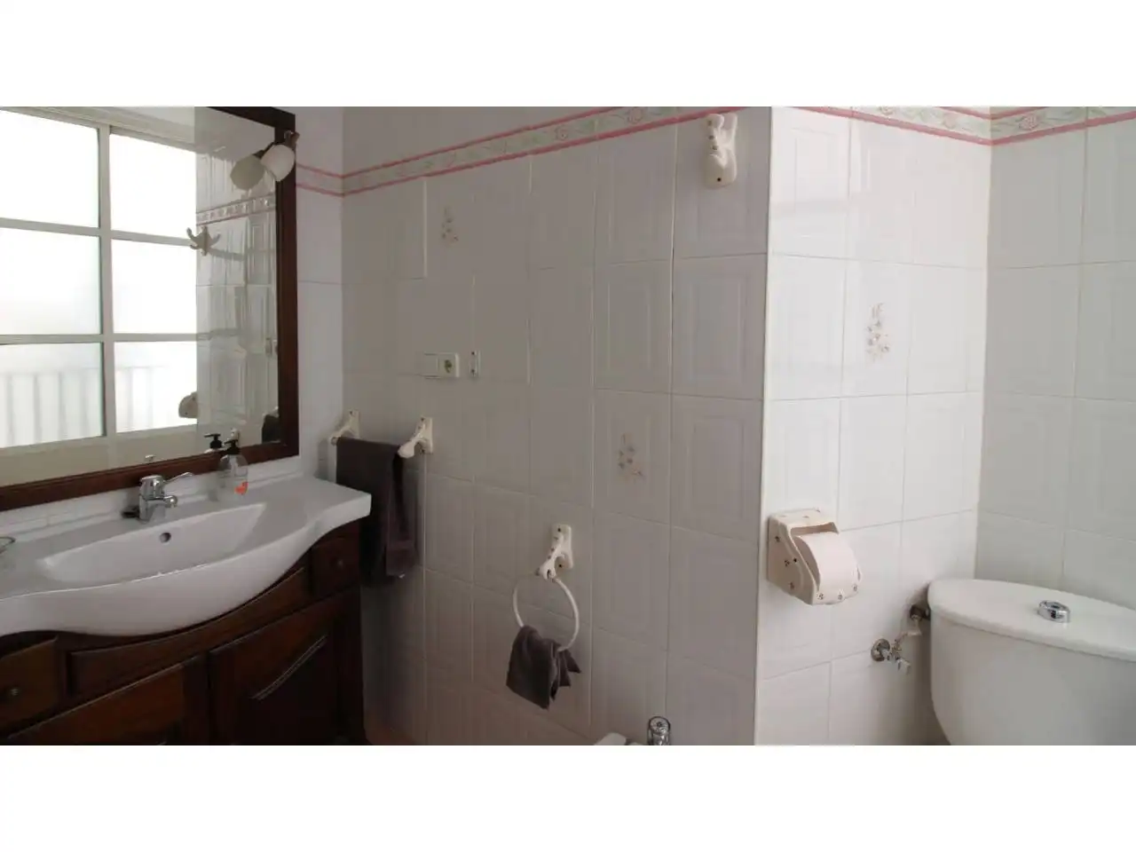 Bathroom of Houses for sale in Sevilla  with Air Conditioner, Heating and Terrace